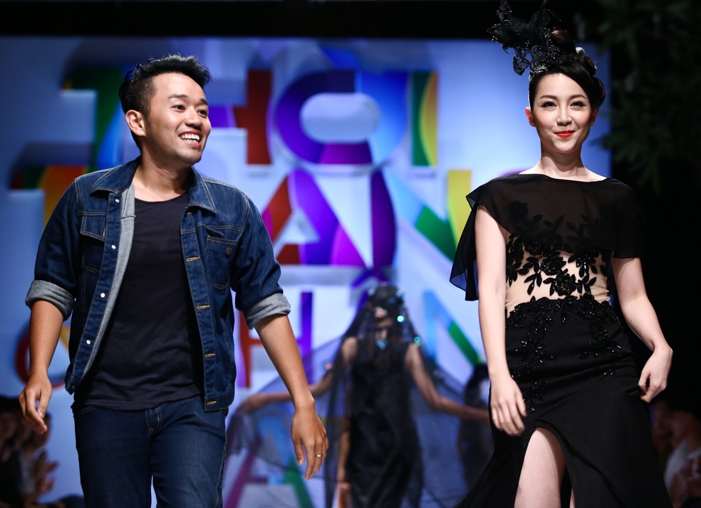 Linh Nga dien vay xuyen thau lam vedette hinh anh