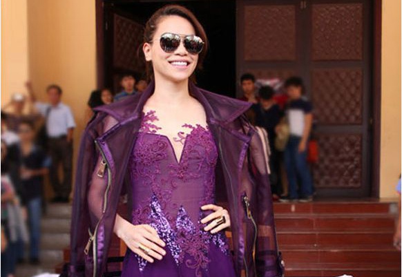 Ha Ho vao top mac xau nhat thang 3 vi vay ao diem dua hinh anh