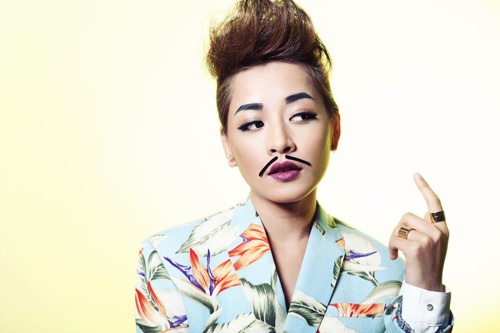 My nhan Viet gay soc voi loi trang diem to ve rau, ria mep hinh anh