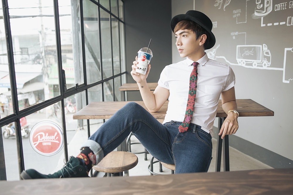 Chang stylist dien trai goi y street style ngay he hinh anh