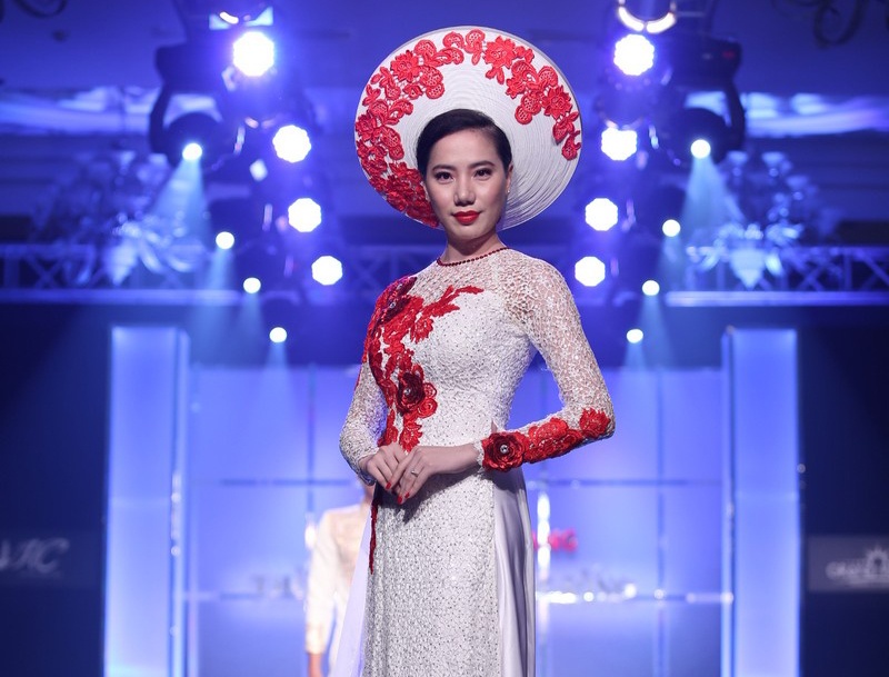 Chung Thuc Quyen nen na, kin dao sau vu mac vay phan cam hinh anh