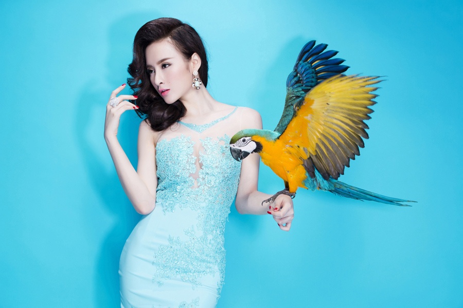 Angela Phuong Trinh khoe dang sexy voi vay trong suot hinh anh