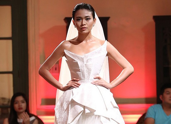 Mau Thanh Thuy tai xuat san dien sau tai nan nghiem trong hinh anh