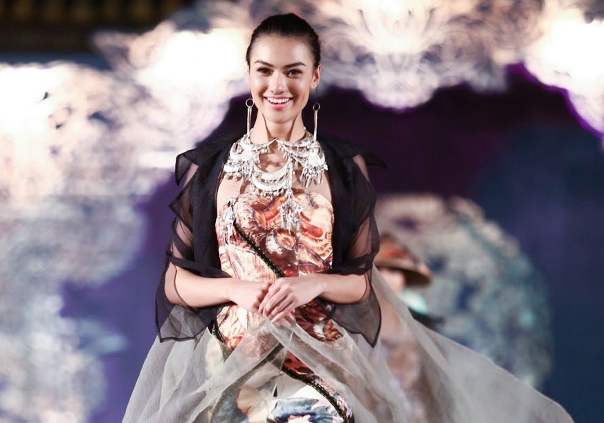 Hong Que kieu sa voi vay lua mong cua NTK Cong Khanh hinh anh