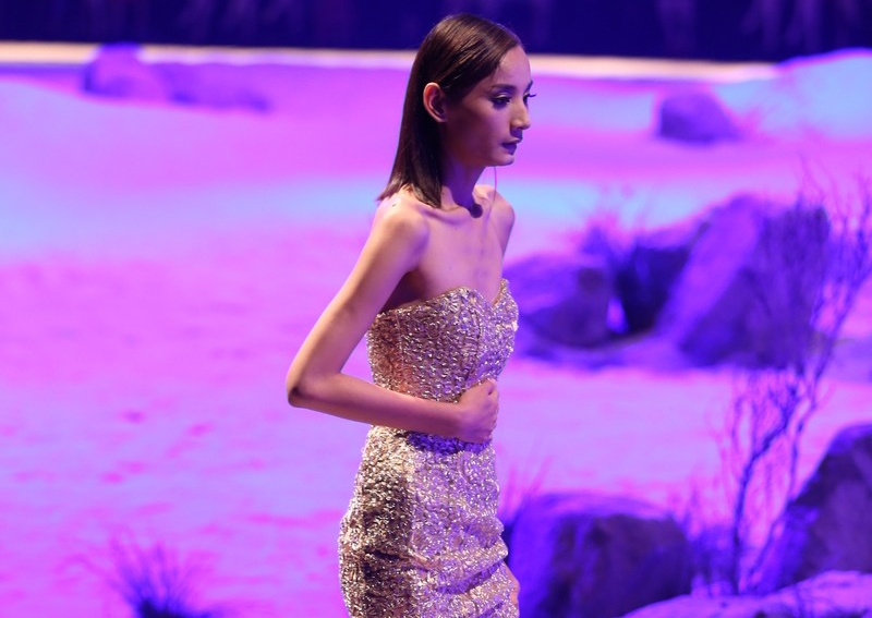 Le Thuy ngat xiu tai show Do Manh Cuong hinh anh