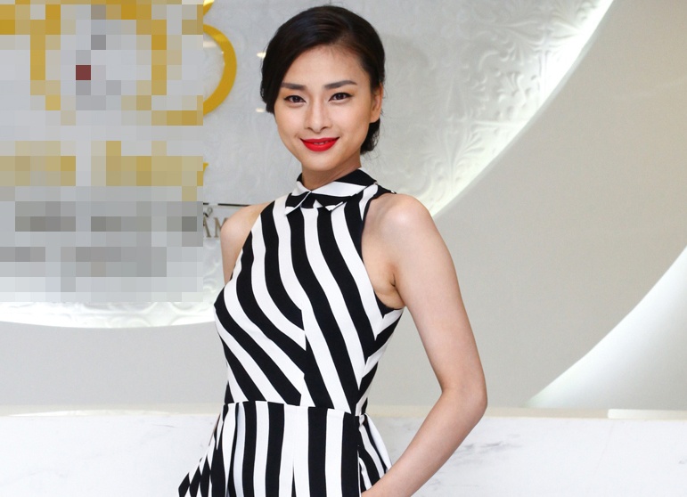 Ngo Thanh Van lang xe soc ke dan dau top sao dep tuan hinh anh