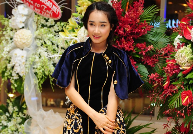 Top my nhan Viet mac xau hoac diem dua nhat thang 4 hinh anh