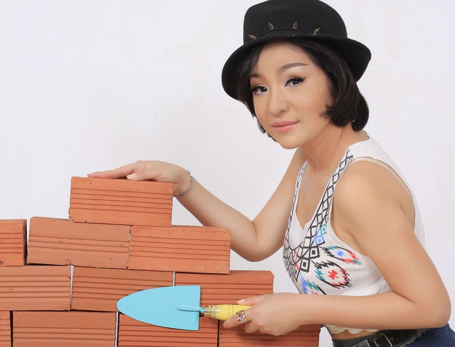 Thuy Nga mac ca tinh lam cong nhan xay dung hinh anh