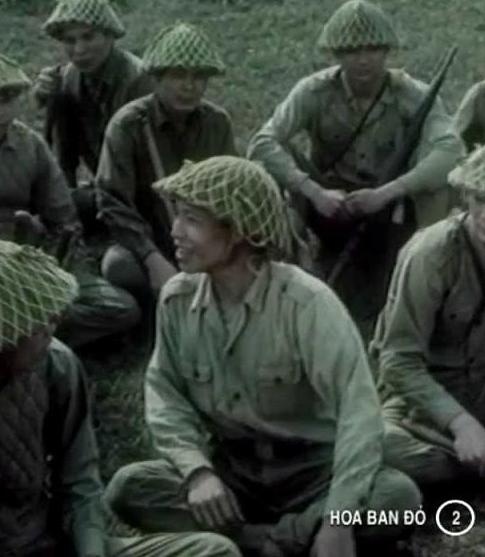 Một cảnh trong phim Hoa ban đỏ.