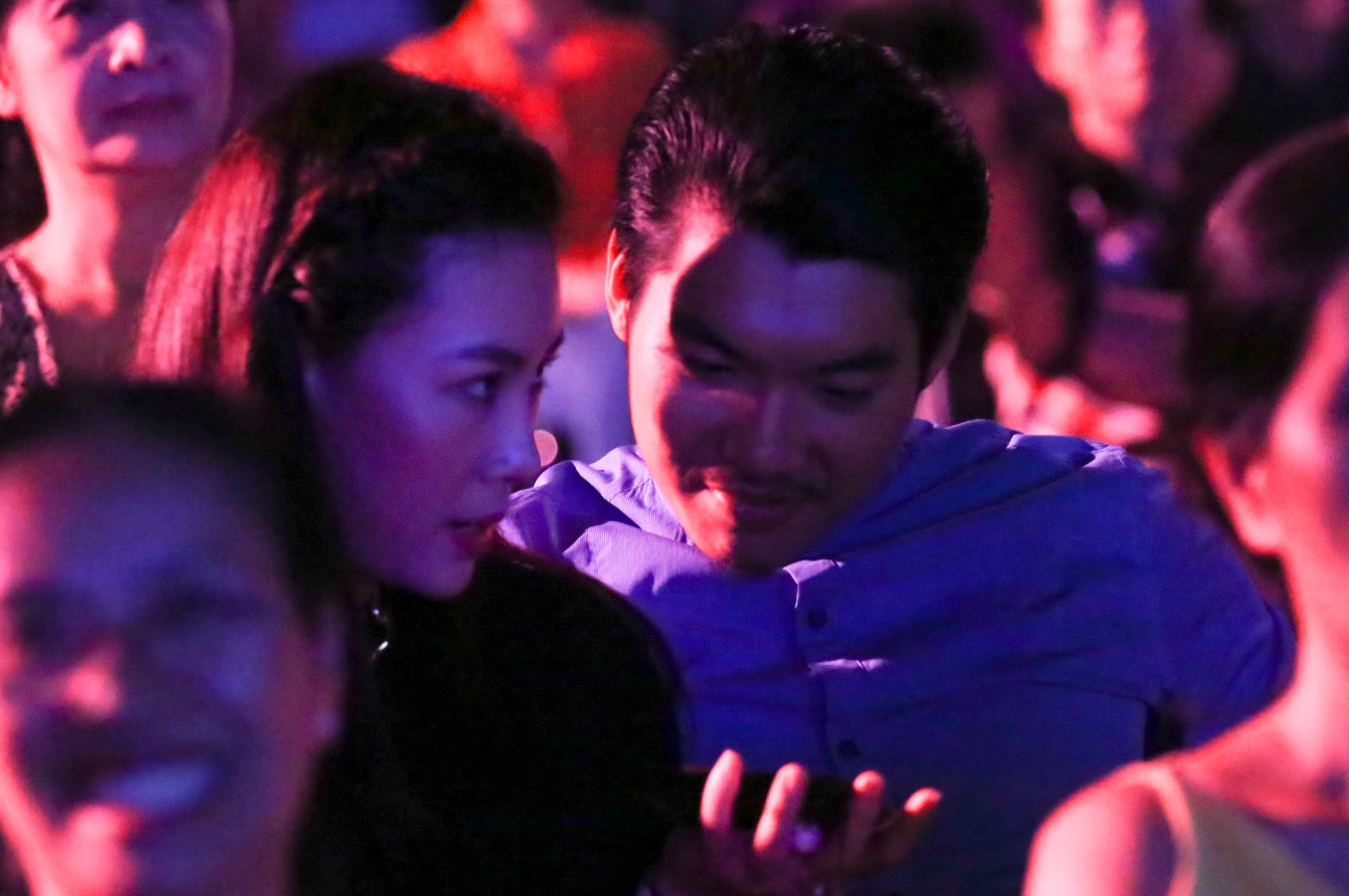 Truong Nam Thanh lan dau xuat hien cung ban gai nguoi mau hinh anh