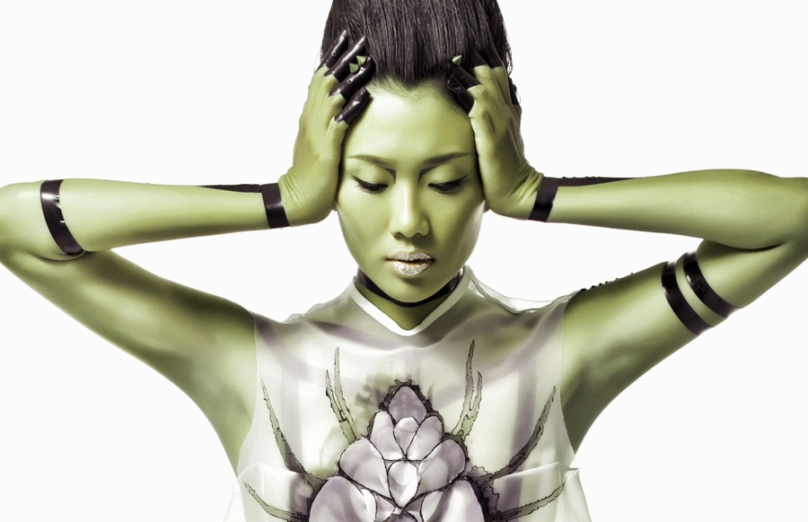 Nha Truc nhuom da xanh, dien ao xuyen thau hinh anh