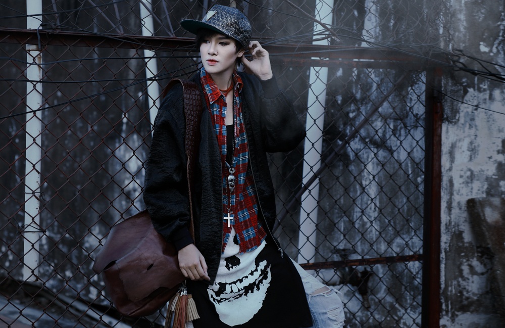Street style gam mau tram cua nang tomboy Ha Do hinh anh