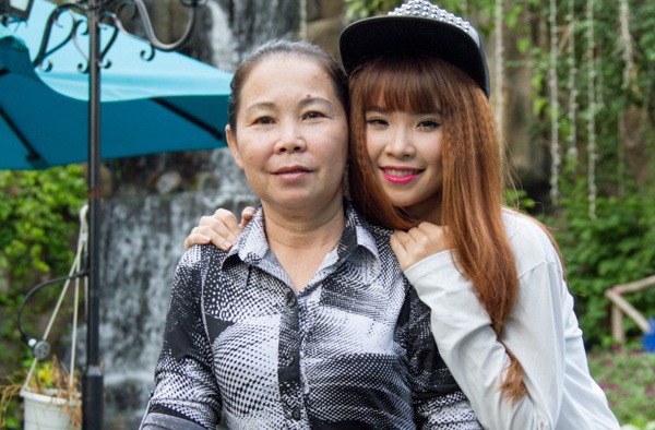 Khoi My: 'Tung khoc va quy xin loi me vi lon tieng' hinh anh