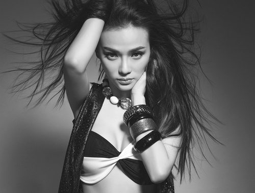 Nu hoang khieu vu Thu Thuy khoe duong cong quyen ru hinh anh