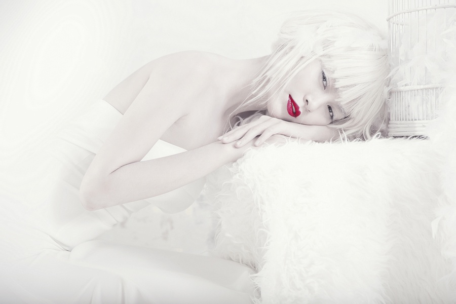 Mau Thanh Thuy hoa nu than tuyet trang lanh lung hinh anh