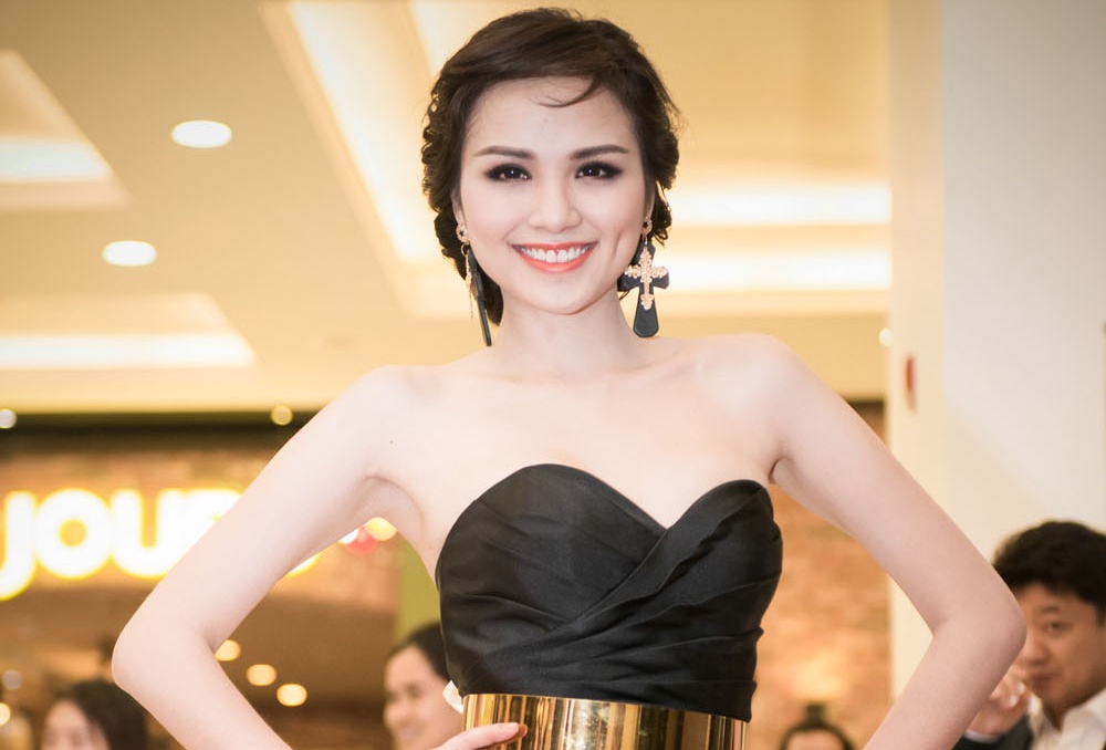 Diem Huong rang ro du tiec o Ha Noi hinh anh