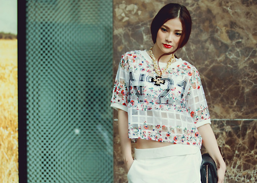 Street style ngot ngao cua ca si Thu Thuy hinh anh