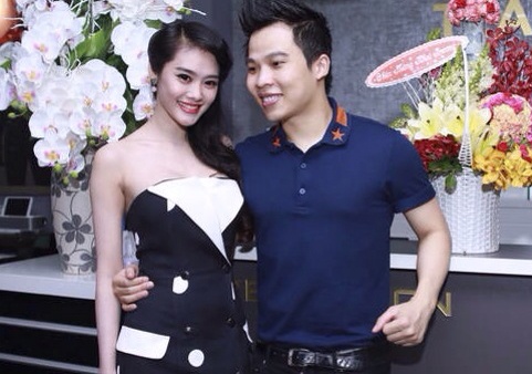 Khac Tiep tinh tu om eo Linh Chi khi du tiec hinh anh