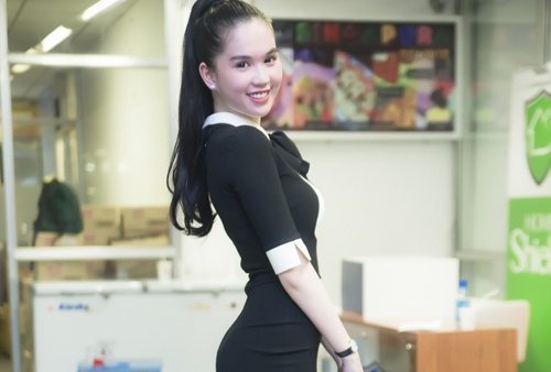 Ngoc Trinh tham gia ung ho Hoang Sa - Truong Sa hinh anh