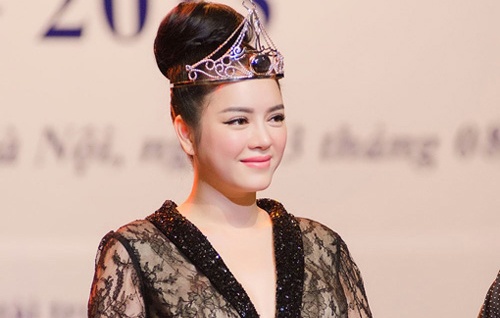 My nhan Viet lam dung mot doi vuong mien di su kien hinh anh