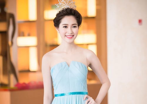 Hoa hau Thu Thao vai tran sexy dan dau top sao dep hinh anh