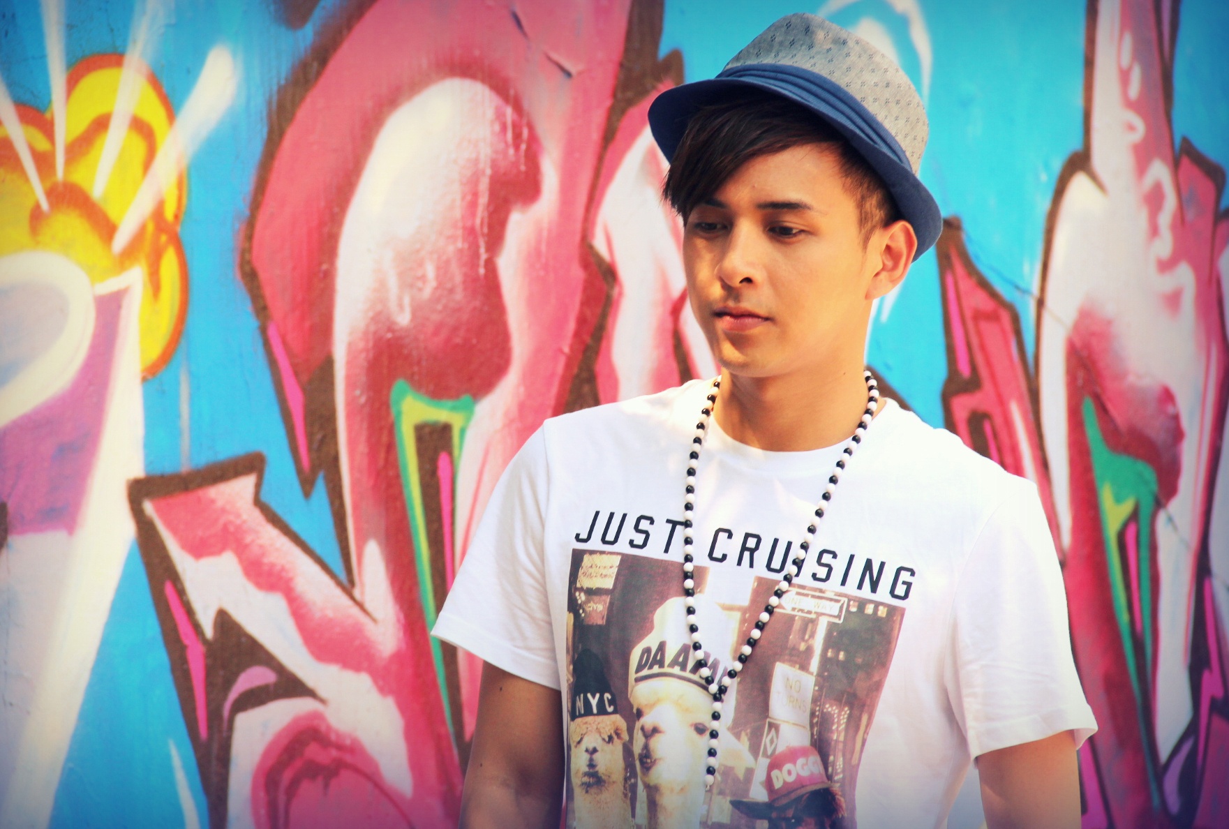 Ho Quang Hieu mac trang phuc hiphop sac so choi bong ro hinh anh