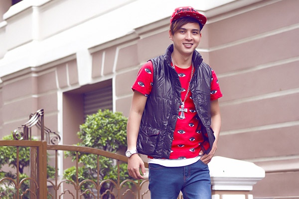 Street style doi thuong dam chat bui phui cua Ho Quang Hieu hinh anh