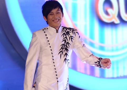 Gu thoi trang binh dan nhung doc dao cua Hoai Linh hinh anh