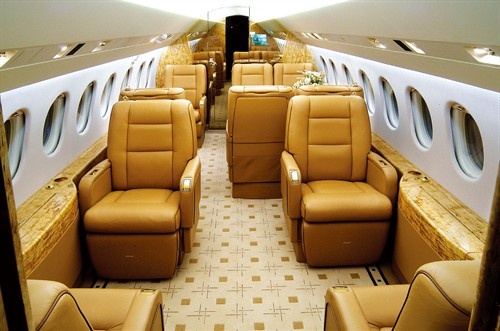 Cận cảnh chiếc máy bay với nội thất sang trọng của Lưu Đào.