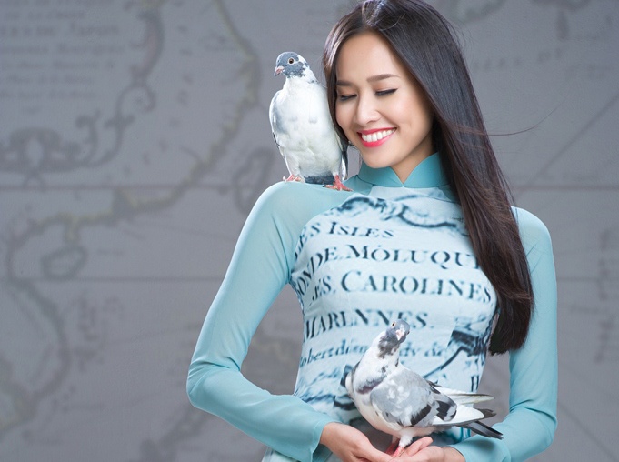 Ban gai Bang Kieu dien ao dai ban do co Hoang Sa, Truong Sa hinh anh