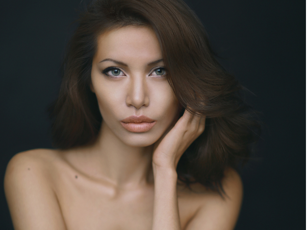 Minh Tu hoa 'Tien hac am' Angelina Jolie hinh anh