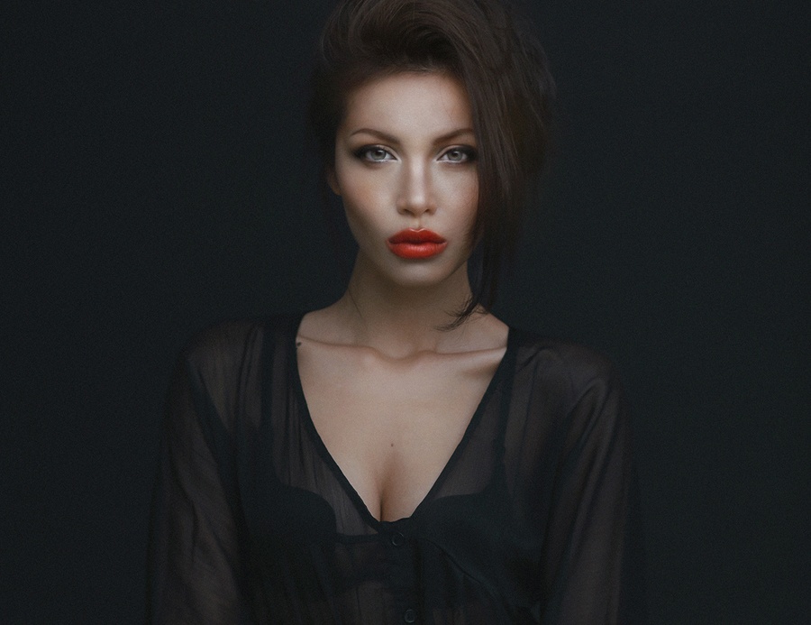 Minh Tu hoa than lam Angelina Jolie hinh anh