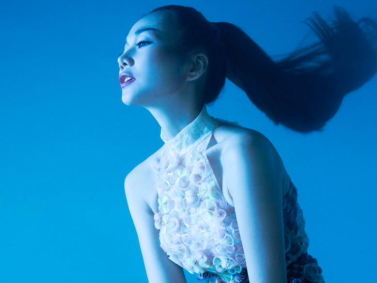 Thanh Hang quyen ru voi dam da hoi trong suot nhu nuoc hinh anh