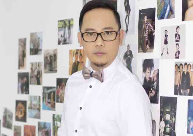 NTK Vo Viet Chung bi cuop 300 trieu dong hinh anh