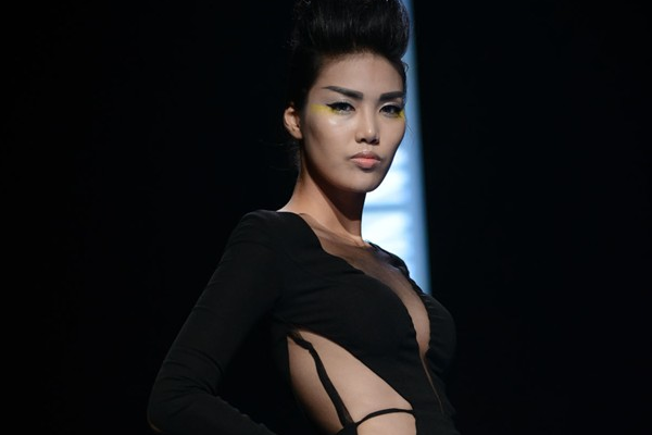 Vay khoet eo goi cam cam do my nhan Viet hinh anh