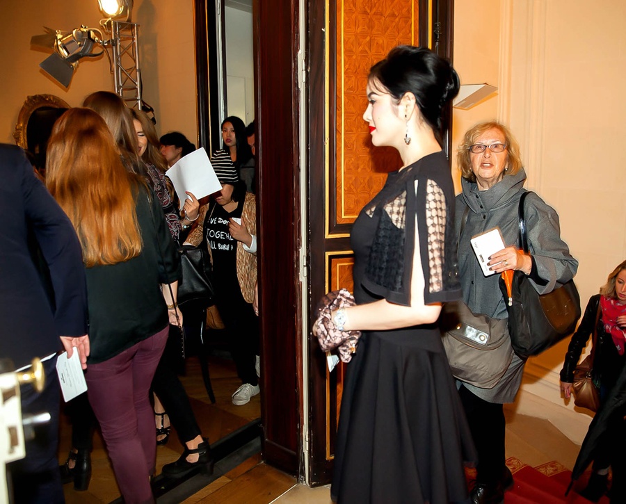 Ly Nha Ky ngoi hang ghe dau show Alexis Mabille hinh anh