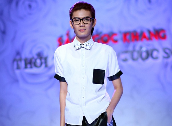 Hoc tro Ha Ho dien mot unisex trinh dien thoi trang hinh anh