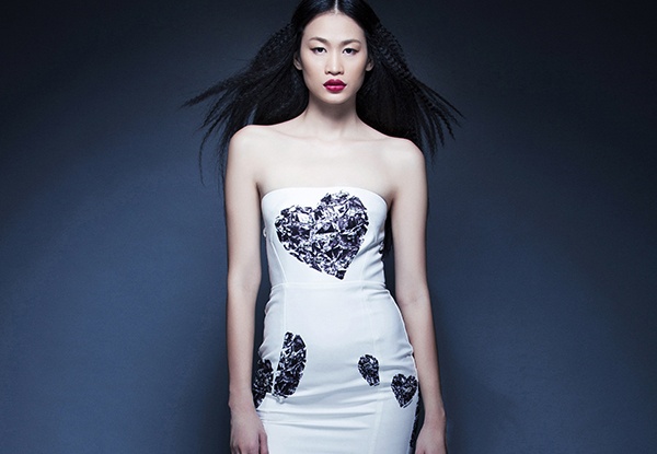 Bien tap vien thoi trang Viet khoe duong cong hoan hao hinh anh