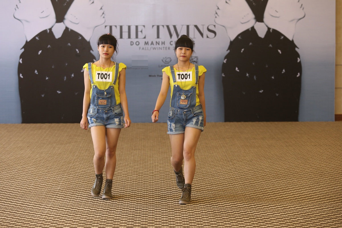 Để tìm kiếm gương mặt người mẫu mới, NTK đã bỏ nhiều công sức tổ chức những buổi tuyển chọn thí sinh tại các thành phố lớn như TP.HCM, Cần Thơ, Đà Nẵng. 