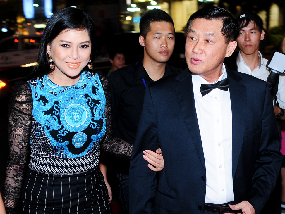 Bo me chong Ha Tang tinh tu khoac tay nhau di su kien hinh anh