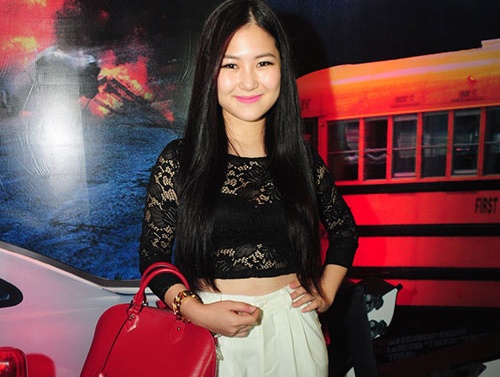 Huong Tram mac xue xoa lot nhom sao mac loi mot tuan qua hinh anh