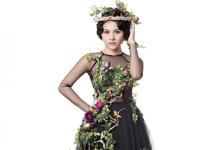 Van Trang dien ao dai xuyen thau lam nu than dai duong hinh anh