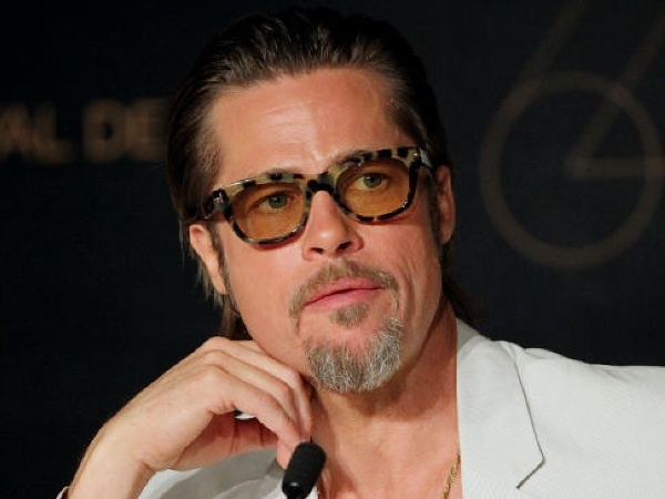 Brad Pitt rất lười tắm gội.