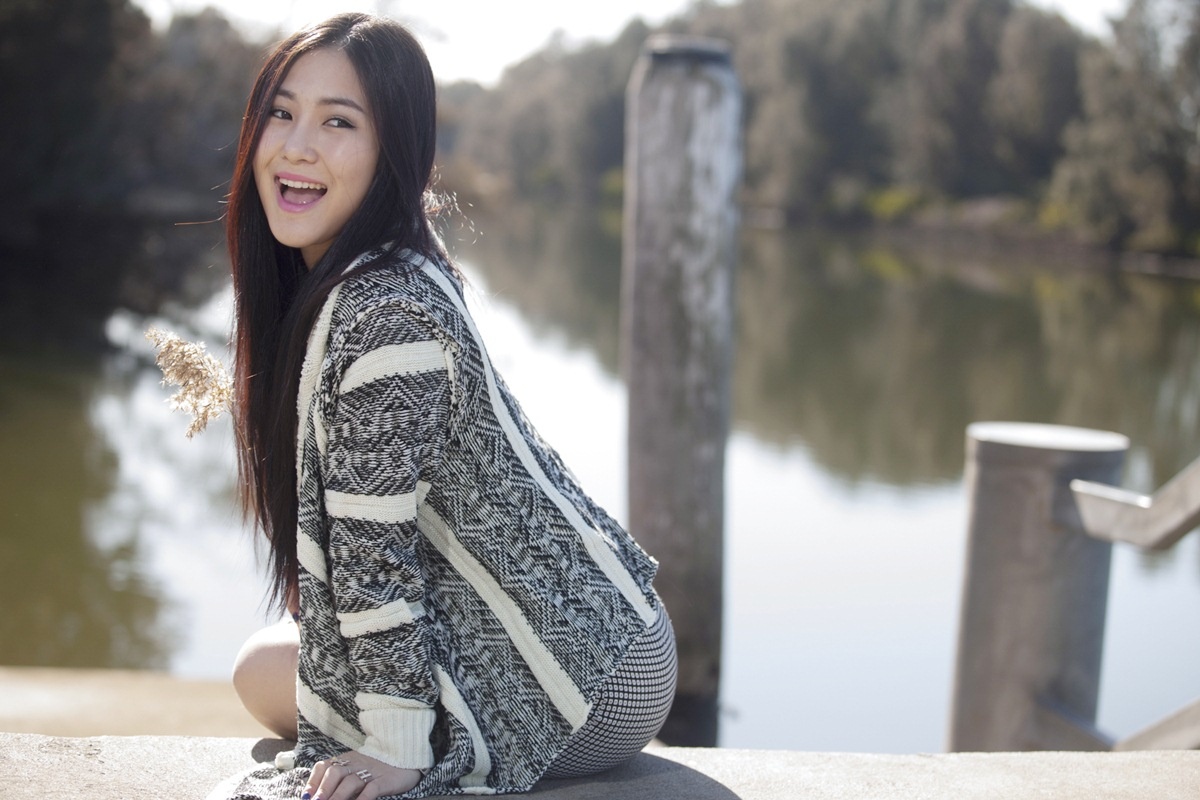 Huong Tram khoe street style binh dan o troi tay hinh anh