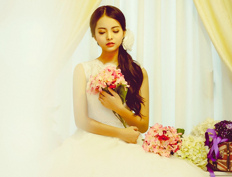 Dien vien 'Loi nguyen huyet ngai' lam nguoi mau vay cuoi hinh anh