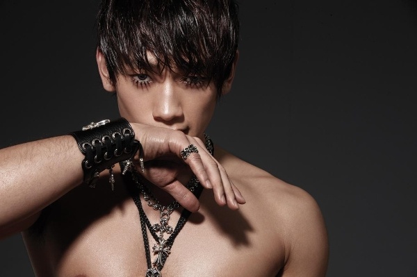 Bi Rain cũng từng bị cáo buộc trốn thuế.