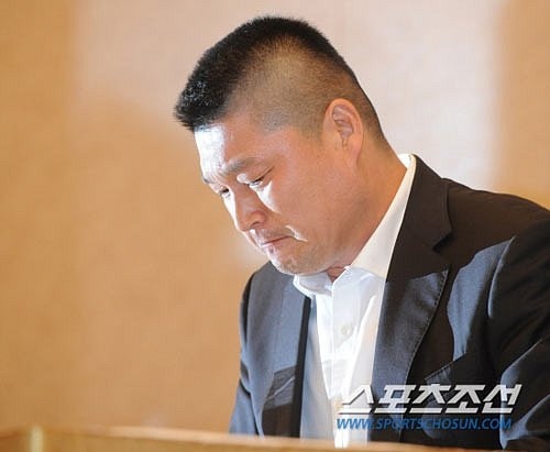 MC Kang Ho Dong hổ thẹn vì đã trốn thuế.