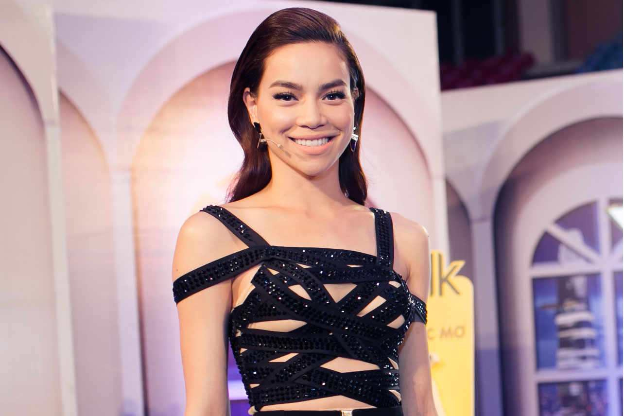 Ho Ngoc Ha mac ao chang nguc tao bao dan dau nhom sao dep hinh anh