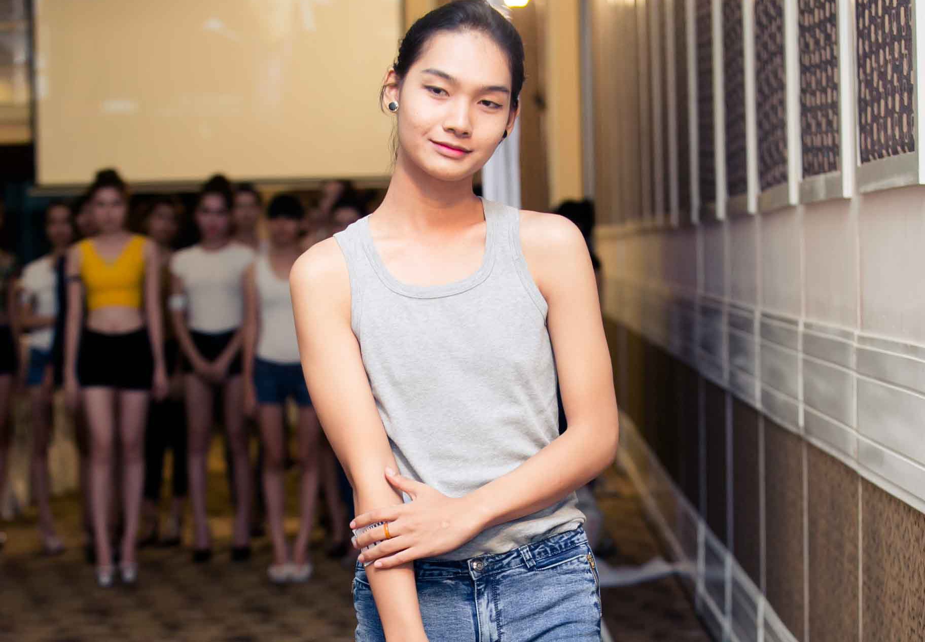 Thi sinh nam bieu dien catwalk giong Adam hinh anh