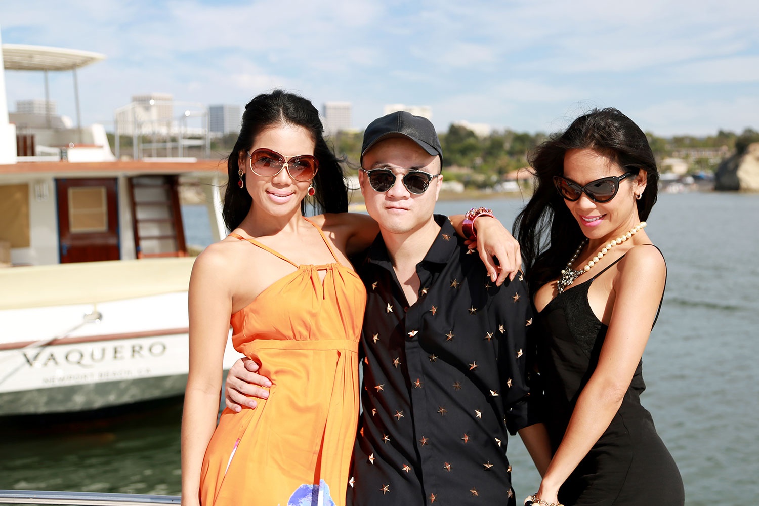 NTK Do Manh Cuong mac vay mo tiec tren du thuyen hinh anh